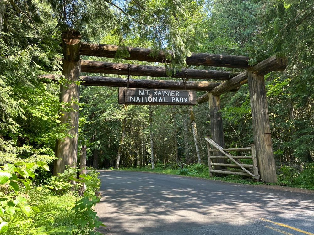 Mount Rainier entrance (Ashford)