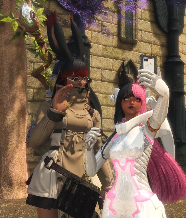 Jinx taking a pic with Cee