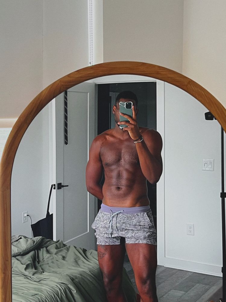 shirtless mirror selfie after the gym
