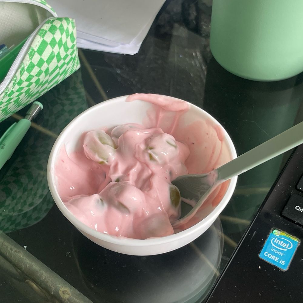 15 uvas verdes com iogurte de morango light 