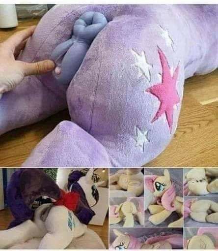3 pelúcias grandes das personagens de my little pony, porém todas tem um bucetão e um cuzão inchado