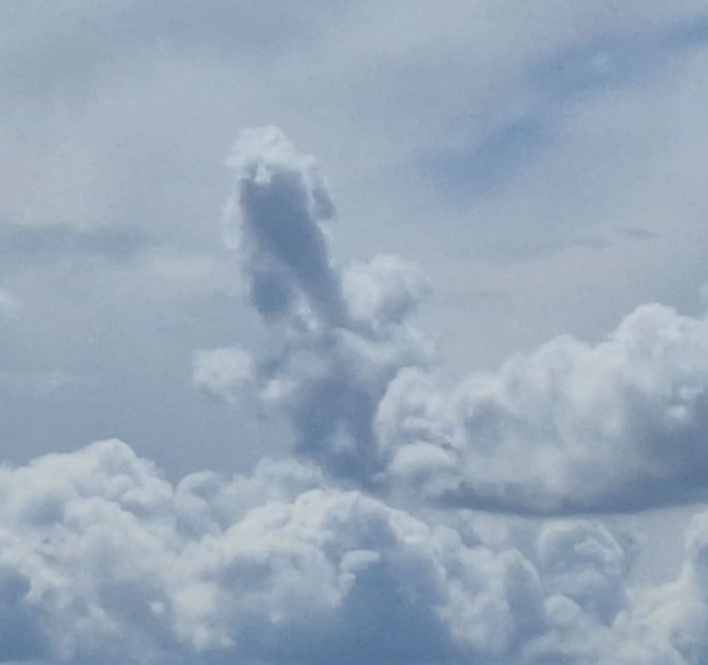 Cloud shaped like a dingdong