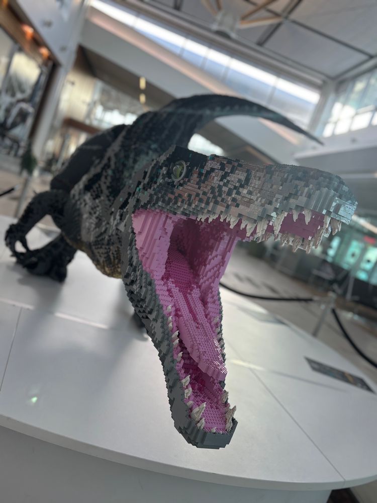 LEGO Baryonyx going raaaawr