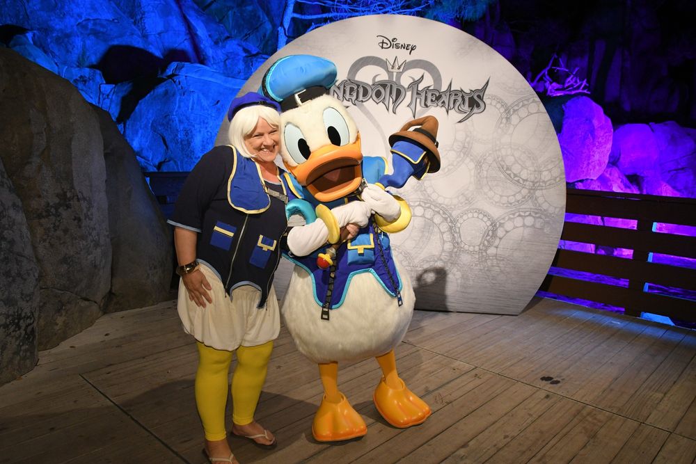 I look so happy getting a picture with Donald Duck dressed as Donald Duck in Kingdom Hearts!
