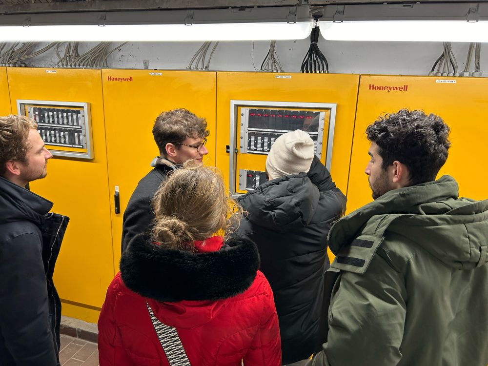 Students marveling at a heating system in the cellar of Berlin TXL.