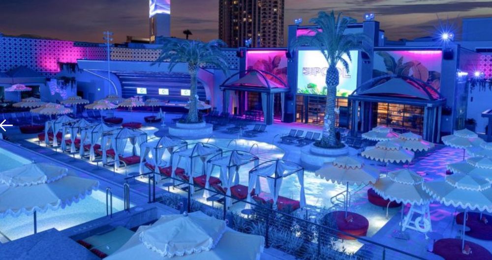 Picture of the main pool at the Sahara Hotel and Casino