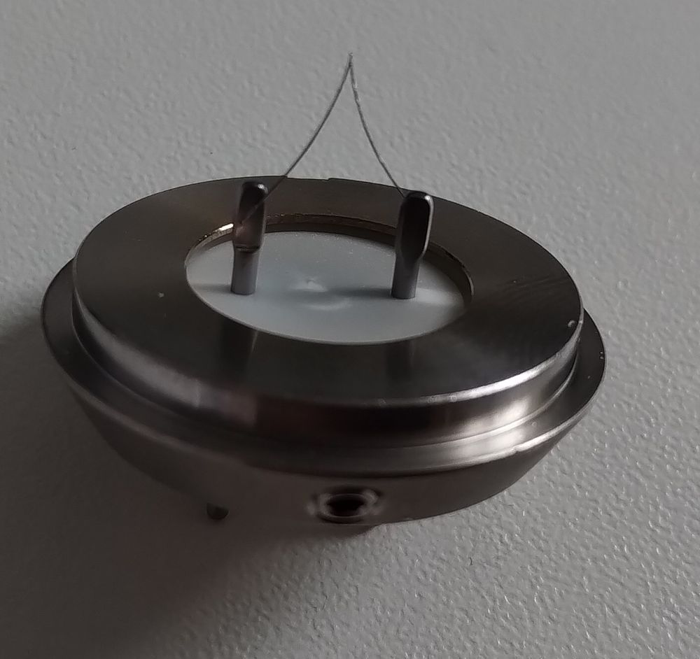 A tungsten wire SEM cathode