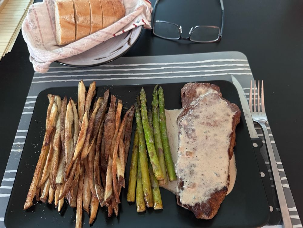 steak frites, roquefort sauce, asparagus, with some baguette on the side.  vive la france!