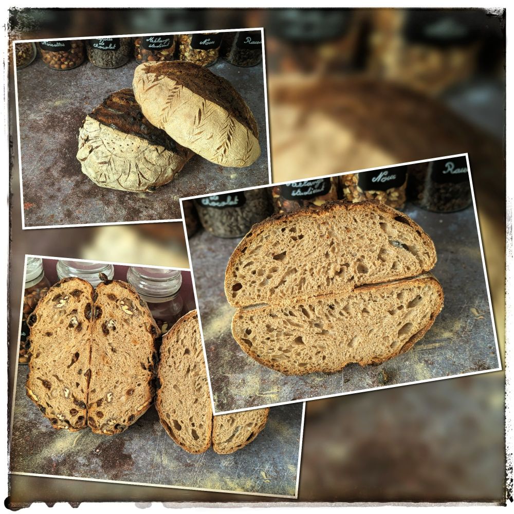 Montage photo de 3 photos de pain au levain.
Une photo avec les deux. Une photo où l'on voit essentiellement le pain aux fruits coupé en deux. La dernière photo montre la mie du pain nature.