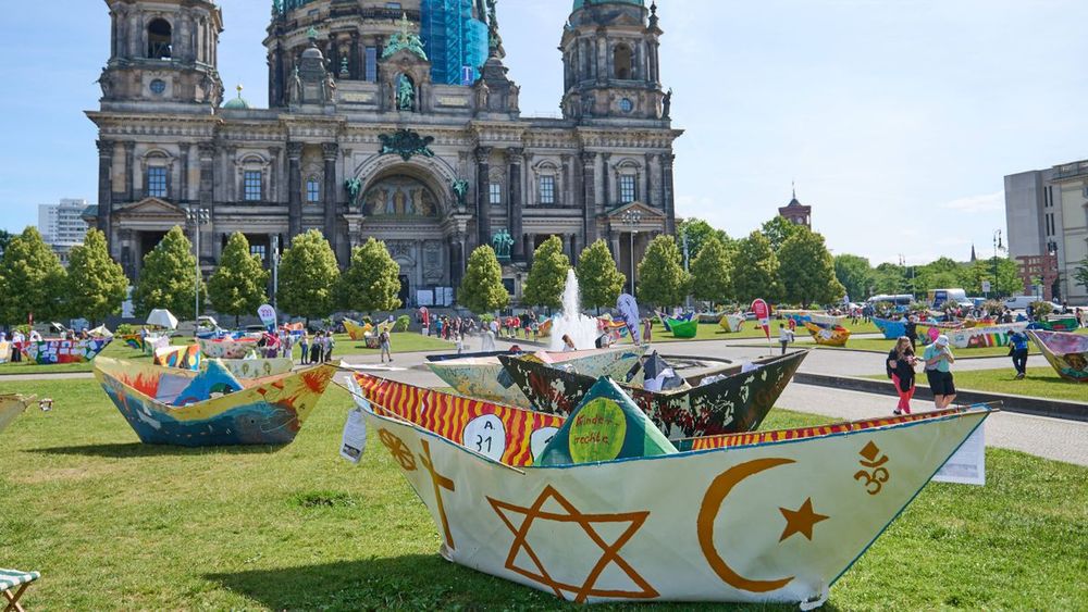 Mehr als 100 Organisationen sehen ihren Einsatz gegen rechts bedroht