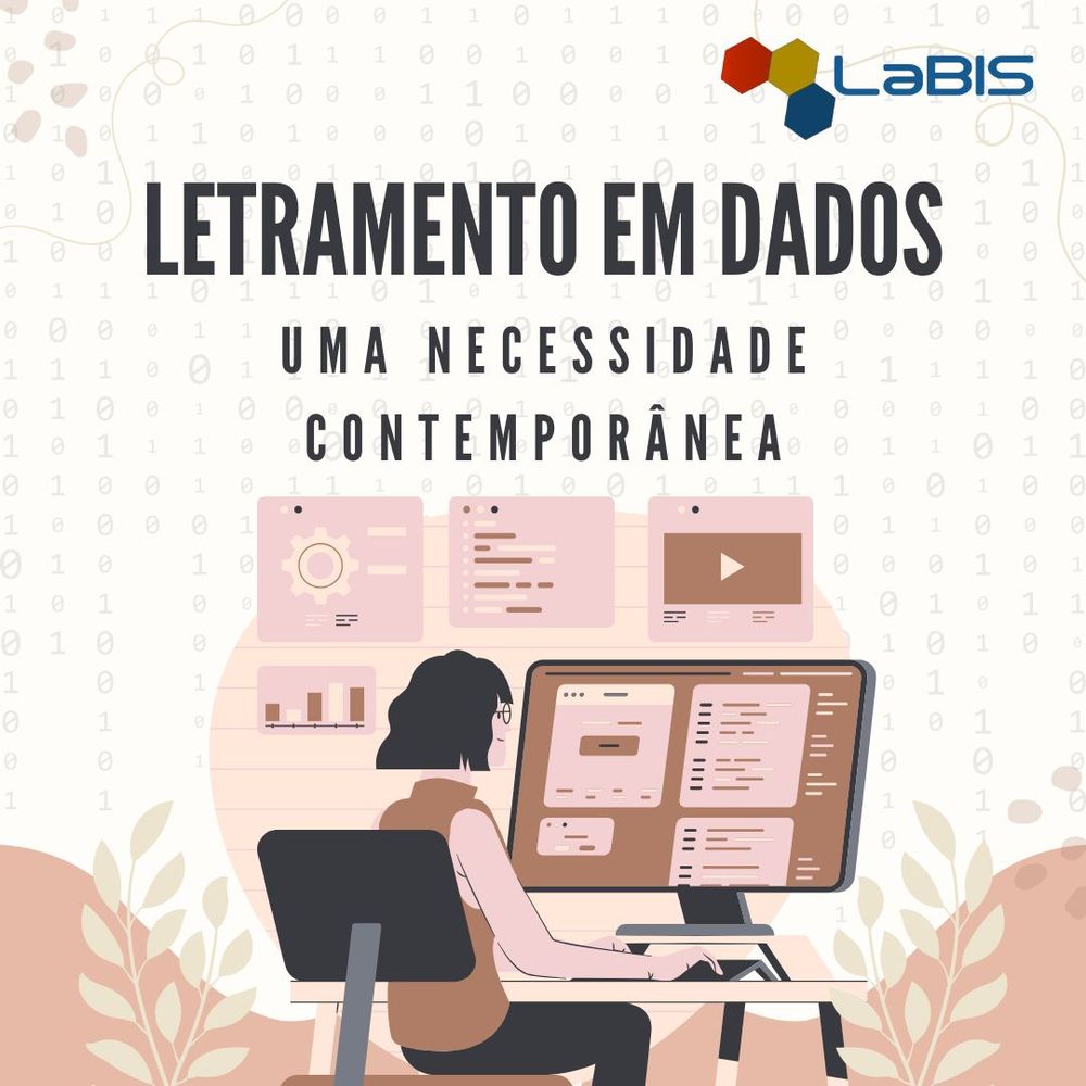 A imagem representa uma mulher trabalhando em um computador. Ela está concentrada em sua tarefa, analisando dados e informações apresentadas na tela. O fundo da imagem é clean e minimalista, com um padrão suave que não distrai da cena principal. O computador é o elemento central da imagem e a tela exibe diferentes tipos de dados, como um gráfico, um código e um ícone de play. A mulher está vestida de forma casual e sua postura transmite profissionalismo e foco. O título "Letramento em Dados" e o texto complementar "Uma necessidade contemporânea" reforçam o tema da imagem, que é a importância da capacidade de entender e interpretar dados no mundo atual. O logo "LABIS" no canto superior direito indica que a imagem faz parte de uma campanha ou material de divulgação relacionada à temática dos dados.