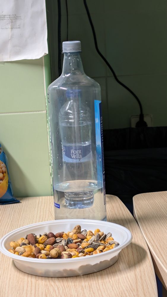 Noche de picoteo y agua...