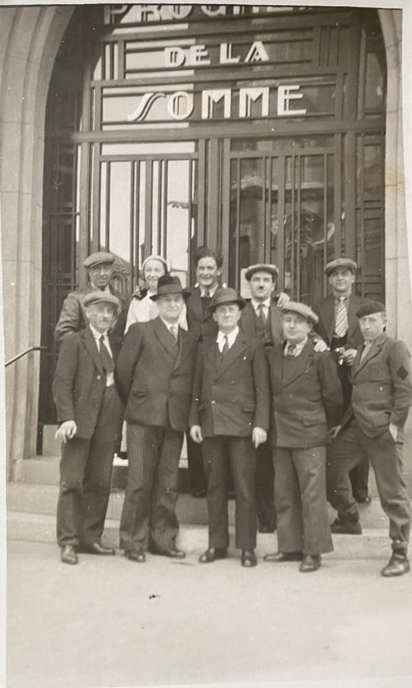 Photographie devant le Progrès de la Somme 