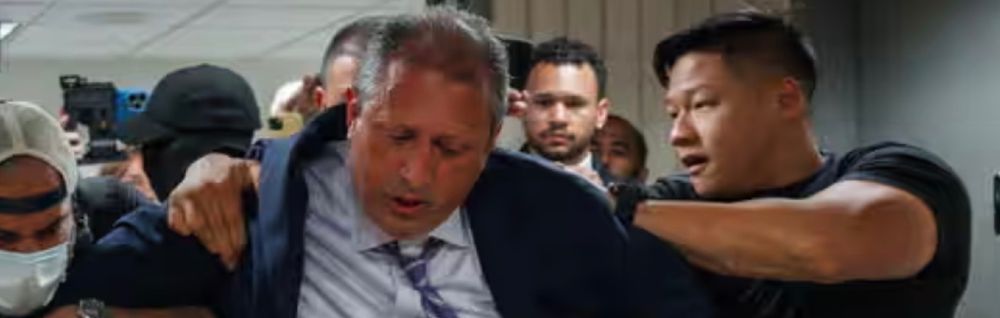 A person who looks like the fictional character Jon Snow is seen in the background of Brad Lander being detained by men assailants claiming to be ICE officers.