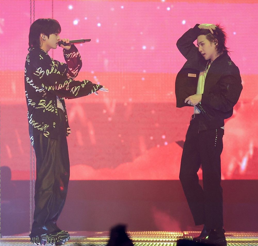 jungkook and yoongi performing burn it during yoongi’s tour. and looking insanely good doing so.