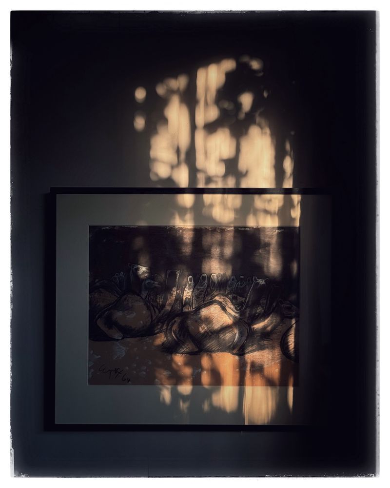 in this image, time layers itself,
the drawing recalls a world of rest and endurance,
where camels and bedouins embody a rhythm older than history.
yet it is not the figures that speak,
but the interplay of shadow and light:
a silent dialogue between presence and transience.
the sun, filtered through leaves, becomes an echo,
suggesting that all permanence is projection,
and every image is a resting place for passing light.