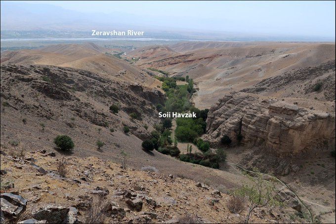 A rocky landscape with a gorge running through it, labelled Soii Havzak. In the background, a river labelled Zeravshan River runs parallel to the gorge. 