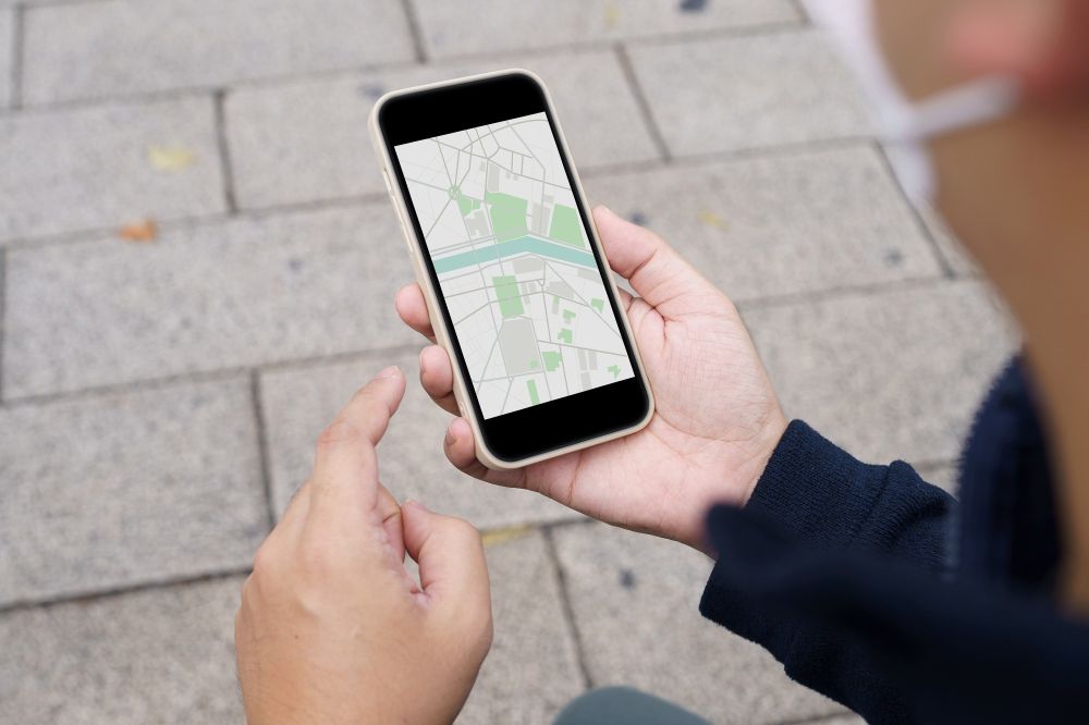 Smartphone data can reveal early dementia risks during real-world navigation