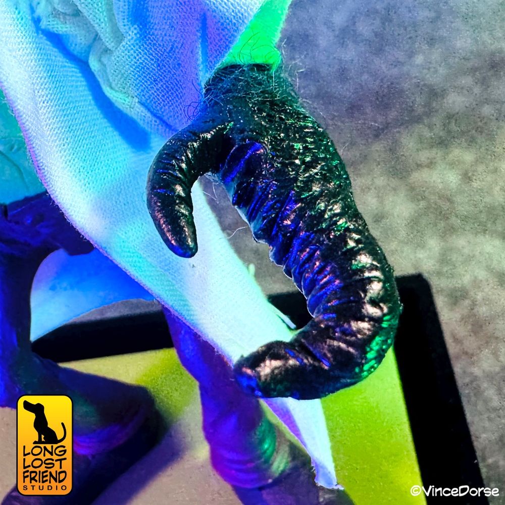 close up detail of finished fly claw 