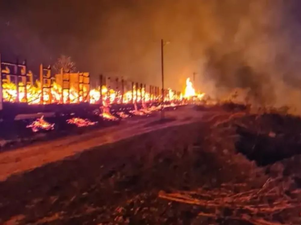 Incêndio em trem de carga interrompe viagens da Vale na Estrada de Ferro Vitória-Minas