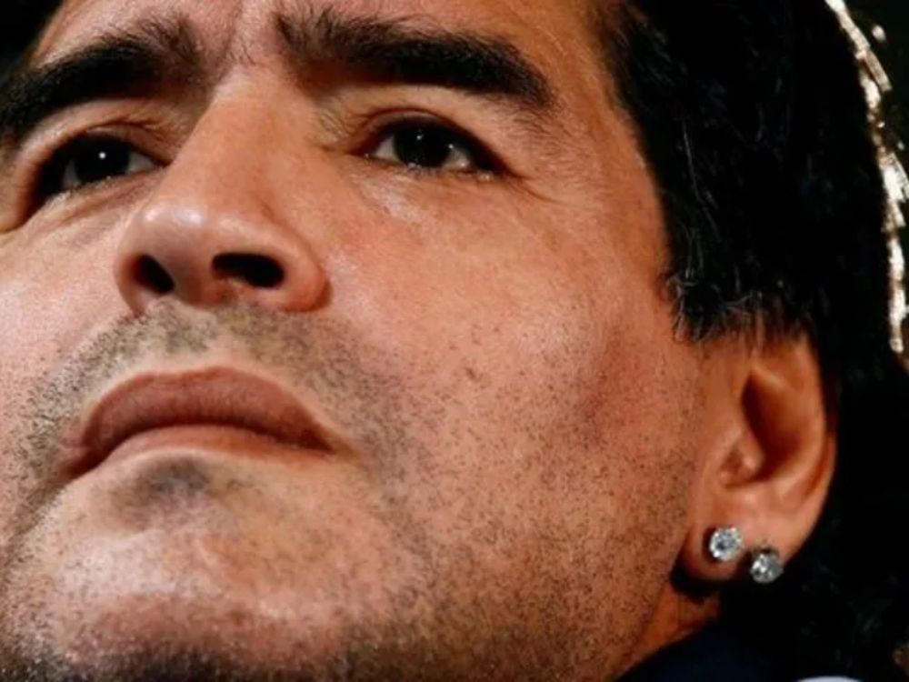 Justiça autoriza transferência do corpo de Maradona para mausoléu em Buenos Aires