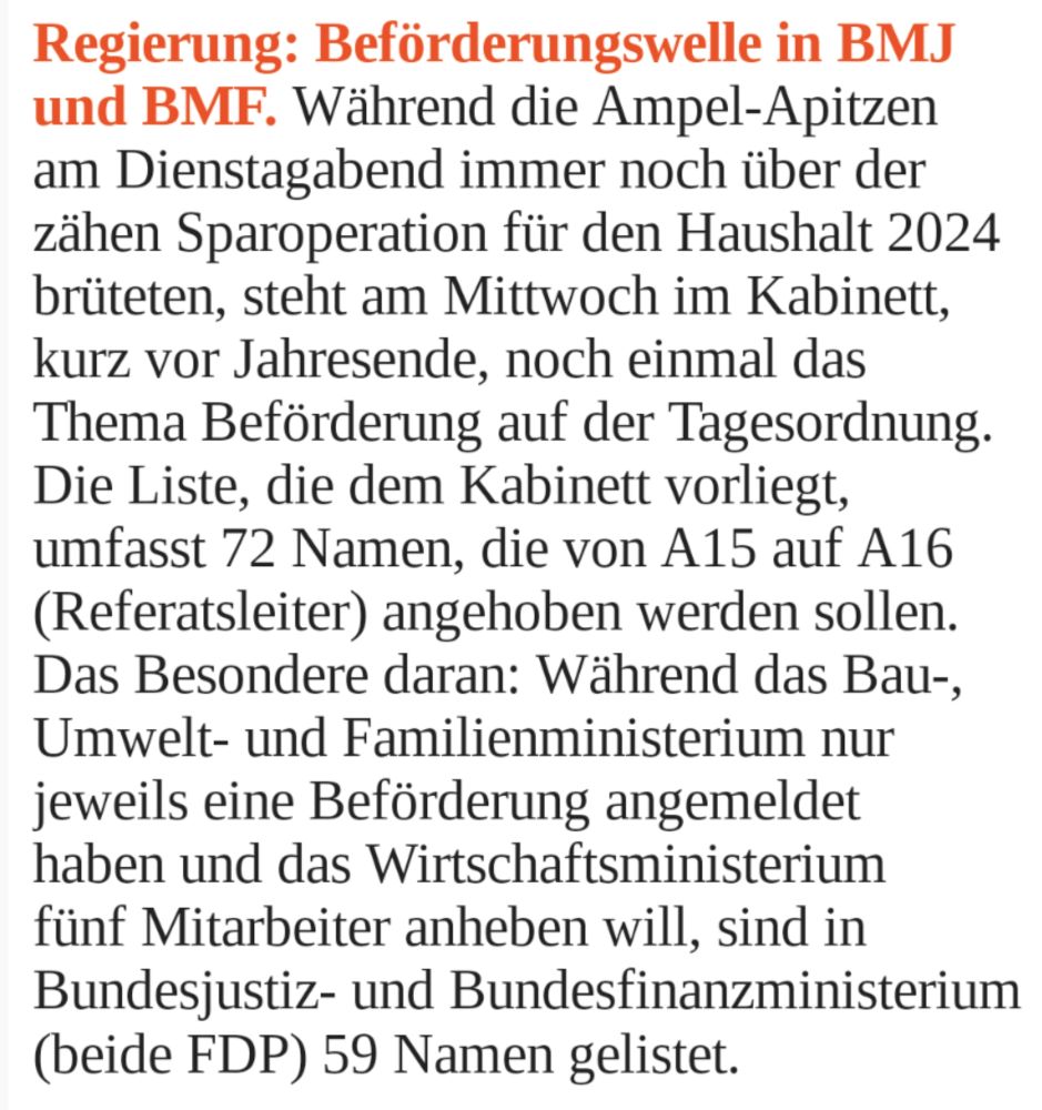 Ein Zeitungsabschnitt in dem darüber berichtet wird,dass das Kabinett während der Haushaltskrise noch die 72 Beförderungen der Beamten im Ministerium beschlossen hat.
Während Bau, Familien und Umweltministerium kaum Beförderungen anmeldeten, boxten die FDP geführten Finanz und Verkehrsministerien noch 59 hochrangige Beförderungen durch.