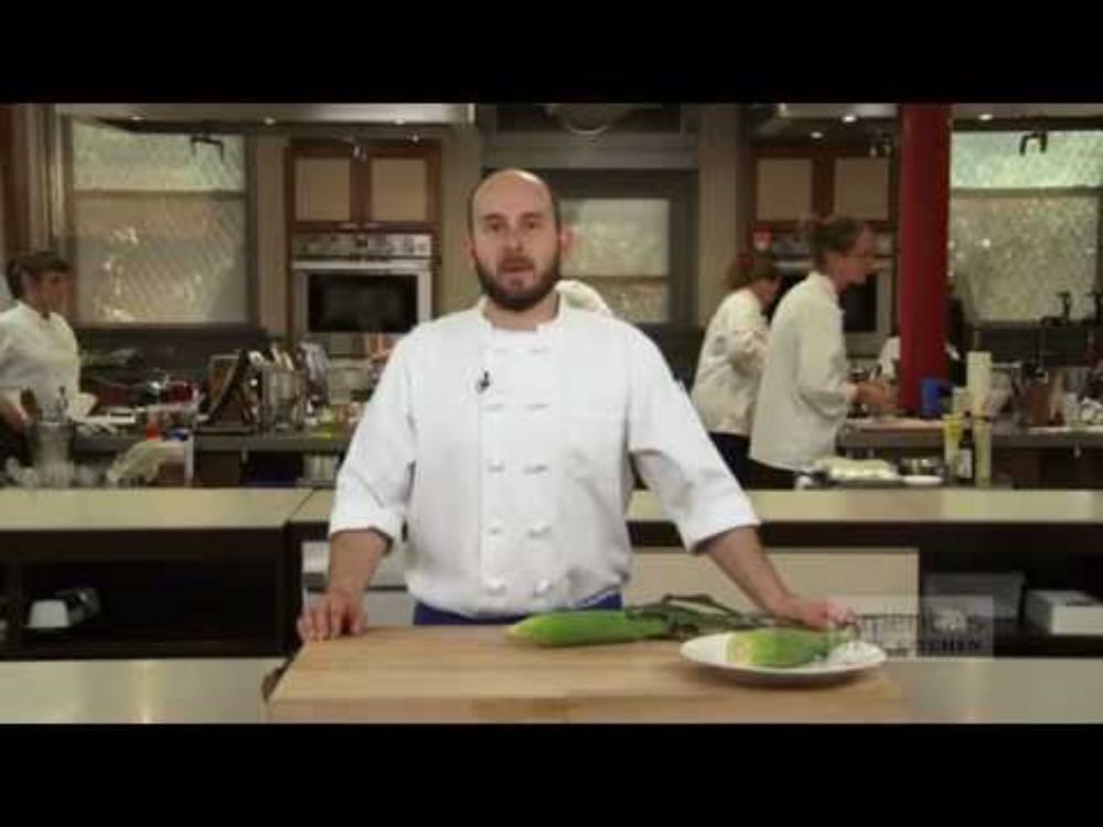 How to Shuck Corn Better: Use This Brilliant (& Easy) Kitchen Tip