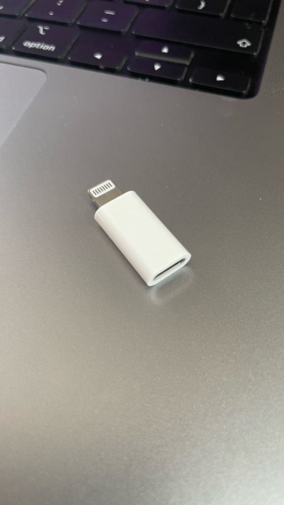 Lightning adapter to usb c