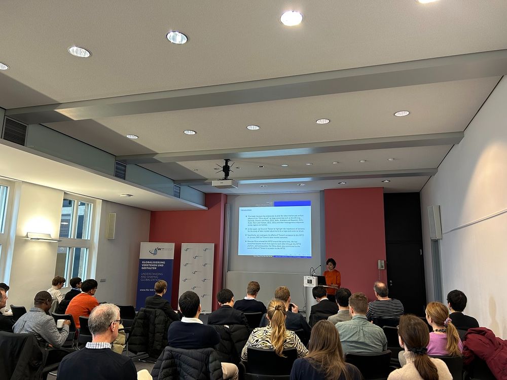 Professor Pao-Li Chang, Singapore Management University, is giving her keynote lecture "A Dynamic Quantitative Analysis of Labor Market Implications of Taiwan’s WTO Accession: Skill, Capital, and the China Shock" to a full room.