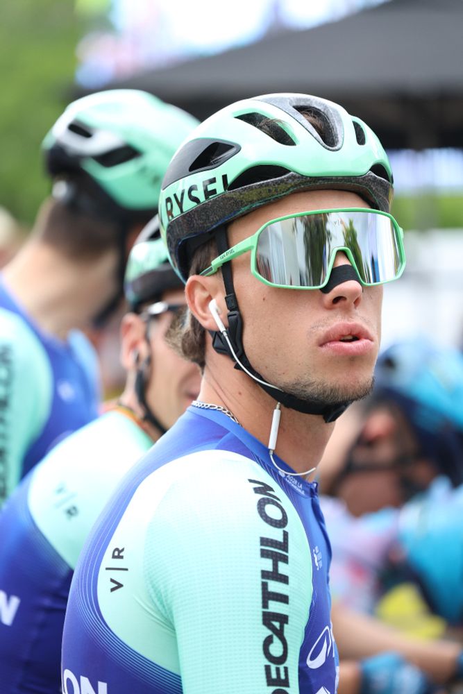 Jordan Labrosse au départ du Critérium du Dauphiné à Domérat 