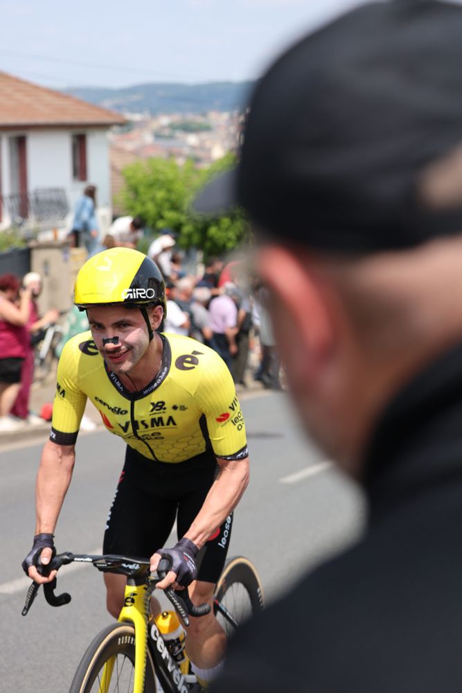 Victor Campenaarts sur la cote de Buffon à Montluçon pour la première étape du Critérium du Dauphiné 