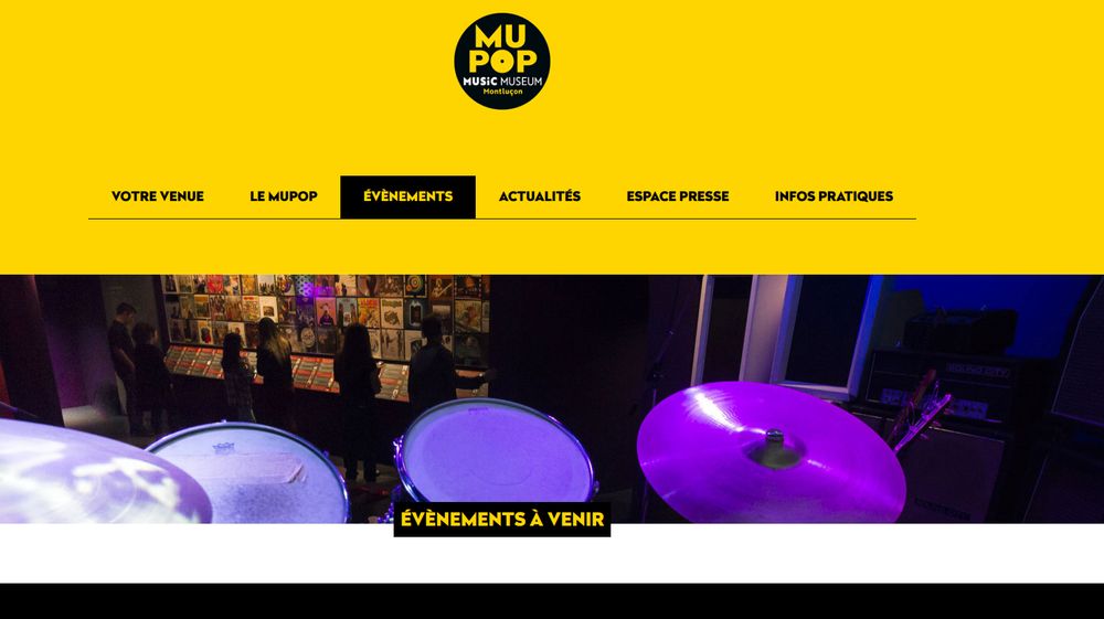 La page "événements à venir" du site web du musée des musiques populaires de Montluçon. La page n'a pas de contenu.

Dominante Jaune et Blanche avec un menu et une image de batterie au milieu.