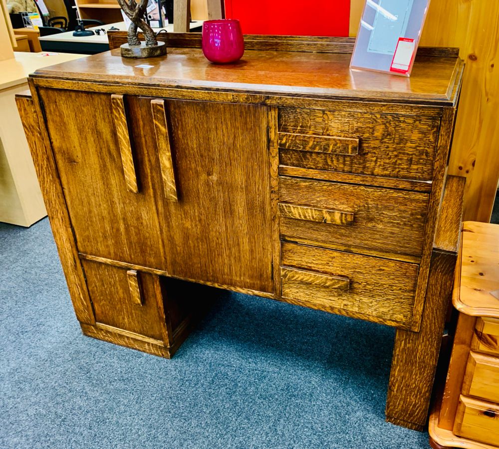 Chonky old Oak Sideboard.