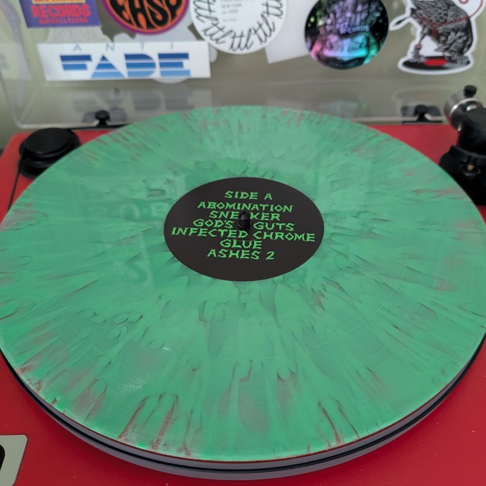 Oh shit the record is a fucking incredible green and clear splatter