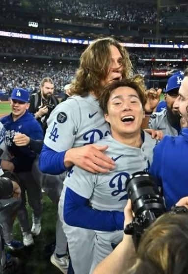 a sexy giraffe and a tiny mvp elated