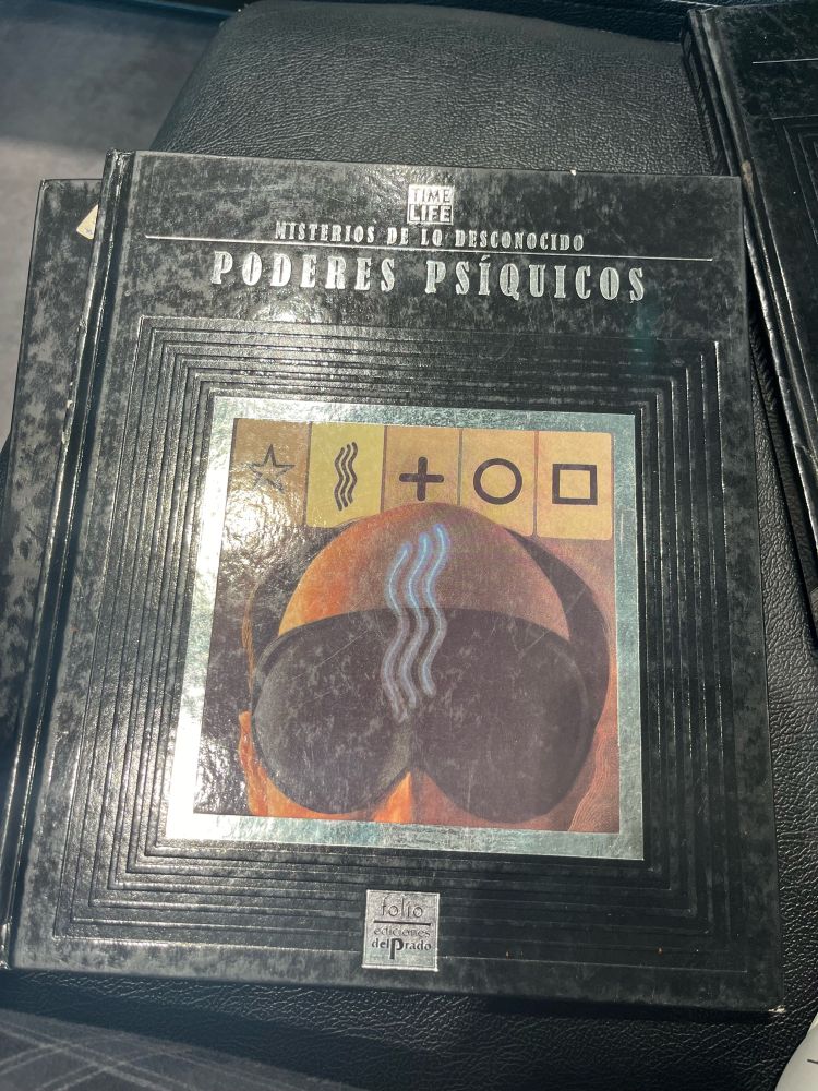 A Spanish-language TimeLife book on “Psychic Powers”