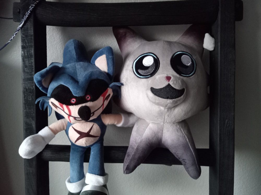Lord X plush[right] and Car from garn47 plush[left]