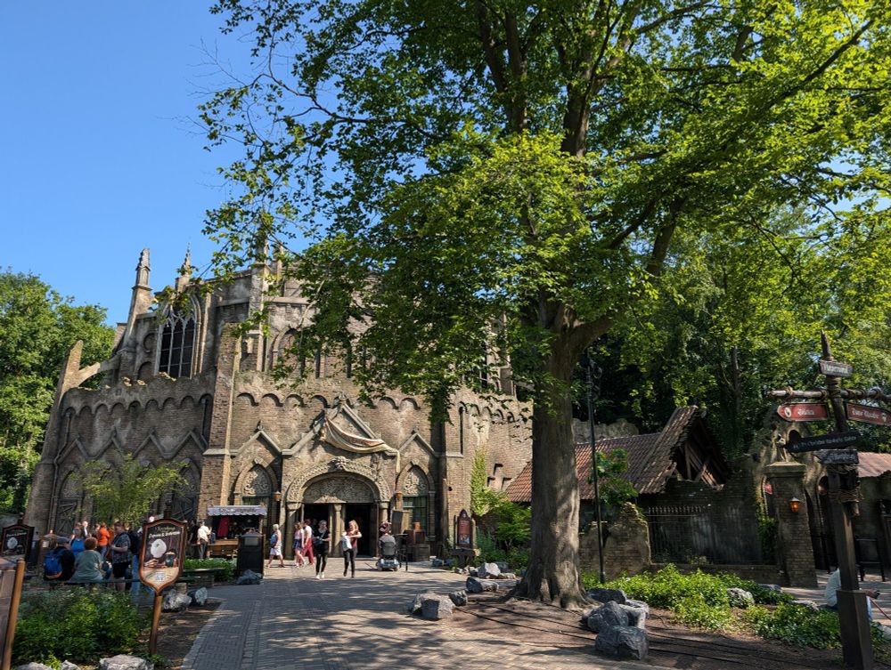 Ride building for dance Macabre at Efteling