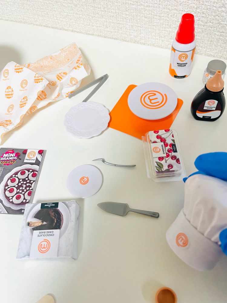 MiNi BRANDS createの中身。チェリーチョコレートケーキセット