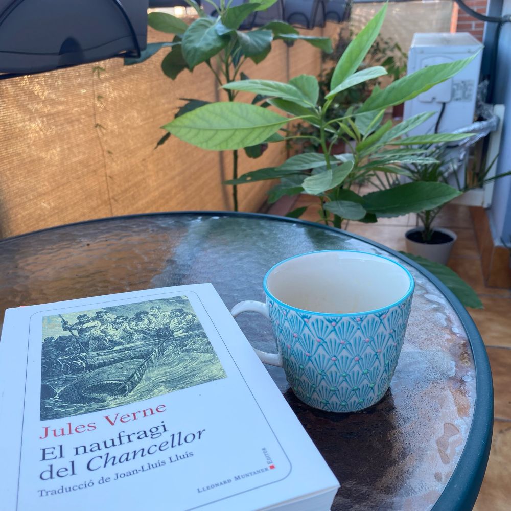 "El Naufragi del Chancelor", Jules Verne traduïit per Joan-Lluís Lluís i publicat per Lleonard Muntaner.