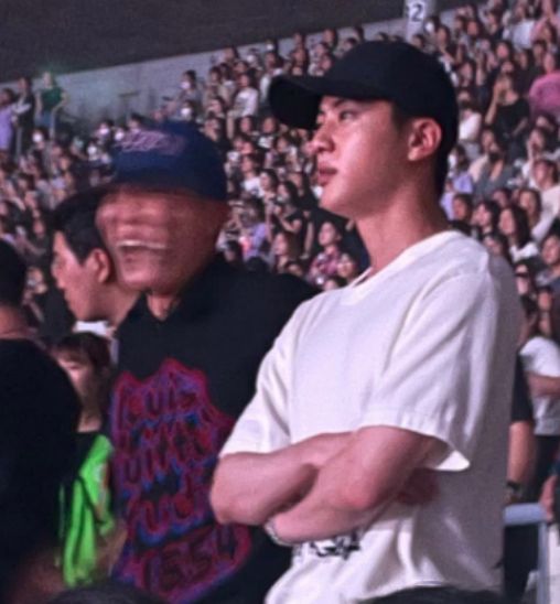 Hobi and Jin at Yoongi's concert. Jin is standing still but Hobi is blurry from moving so much.