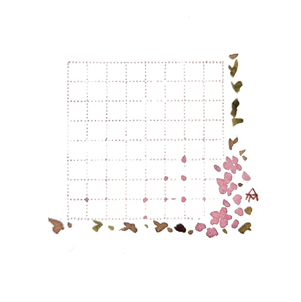 가로8칸 세로8칸의 모눈 칸 주위로 분홍색 꽃이 수채물감을 이용해 그려져있습니다.