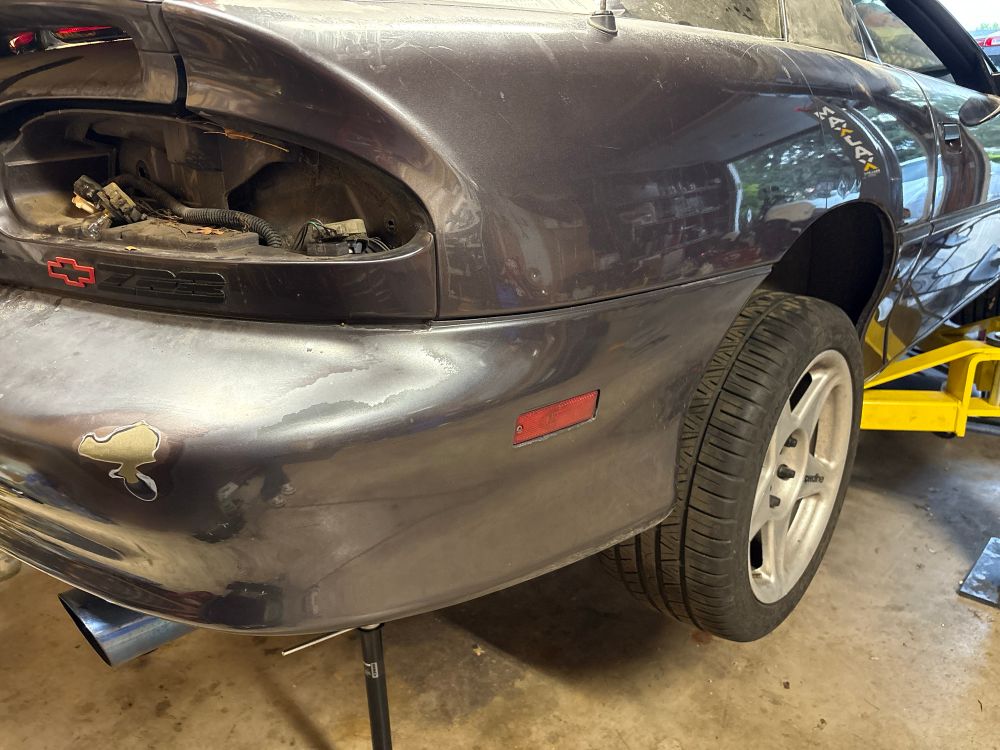 This could be a shitbox cardle pic. A partially disassembled 1993 Camaro Z28 in Purple Pearl Metallic, or at least what had a purple shade, what might be considered a pearl coat, and metallic flakes maybe back when it was originally sprayed. 