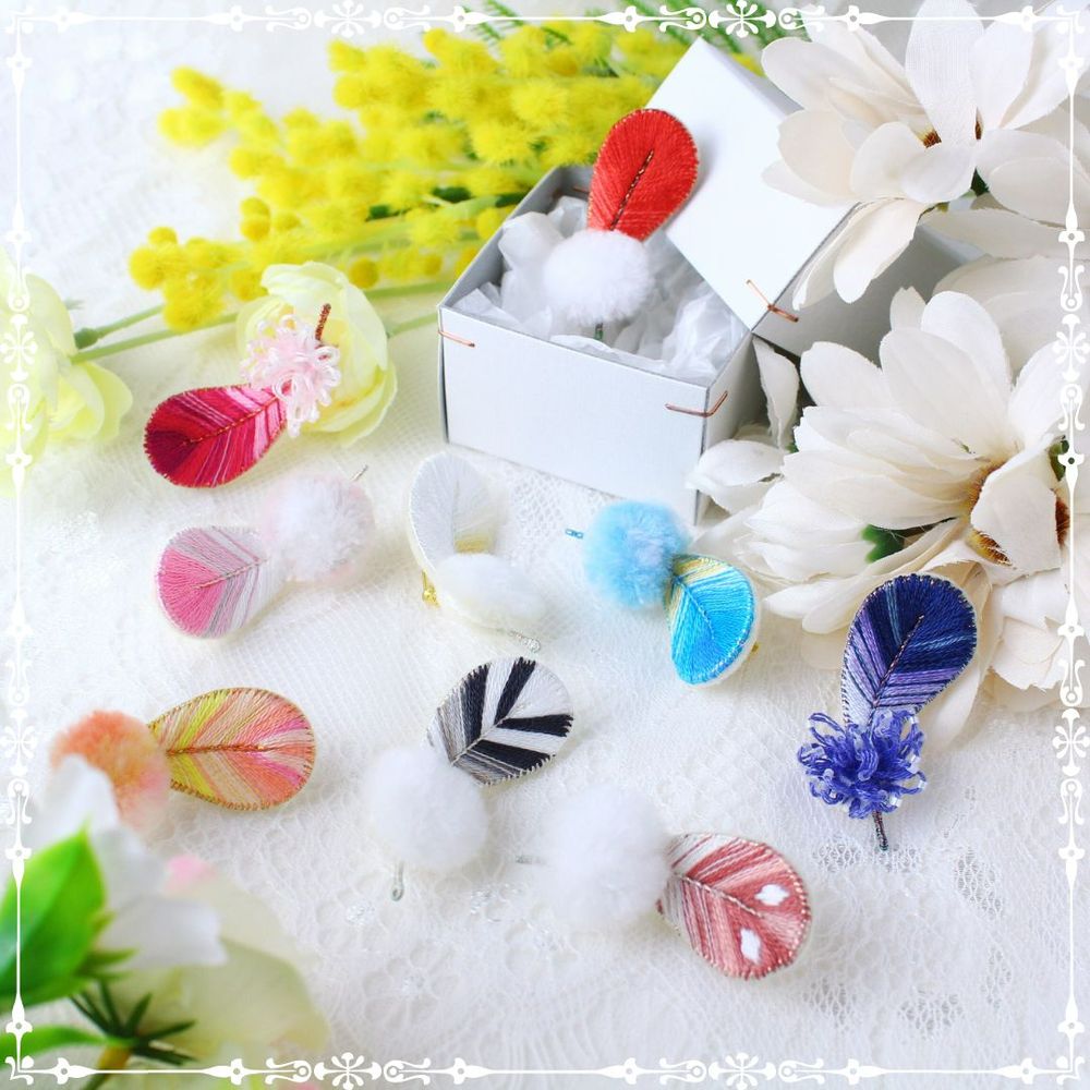 #embroidery #刺繍 #立体刺繍 #刺繍ブローチ #刺繍アクセサリー #ハンドメイド #鳥の羽 #翼 #野鳥 #鳥好きさんと繋がりたい #キンカチョウ #ヨウム #モモイロインコ #キバタン