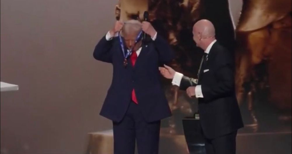 Trump crowning himself a FIFA peace prize 
