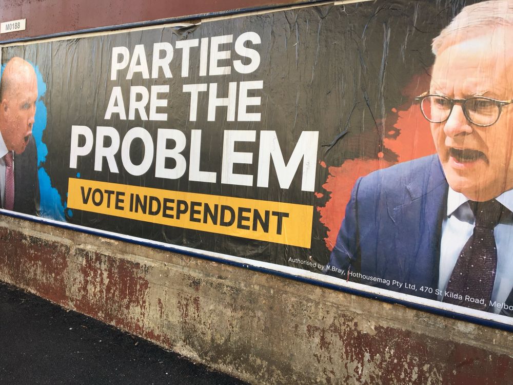 Billboard with photos of the leaders of each major Australian political party, on each side of message in huge text “Parties are the problem. Vote independent”