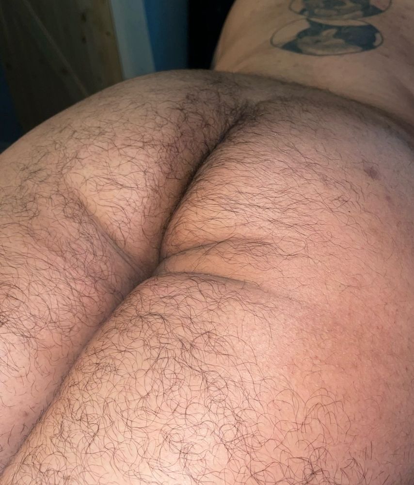 Grey’s hairy booty