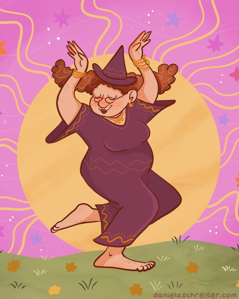 Comic Illustration: eine Hexe mit roten lockigen Haaren und einem dunkelviolettem Hexengewand tanzt auf einer Wiese alleine vor einer großen gelben Sonne. Sie hebt gerade ihre Arme hoch über ihre Kopf und dreht sich auf einem Bein. Die Körperform der Hexe ist füllig. Der Himmel ist rosa gefärbt, farbige Sterne sind im Himmel verteilt. Sie hat die Augen geschlossen und wirkt sehr zufrieden.