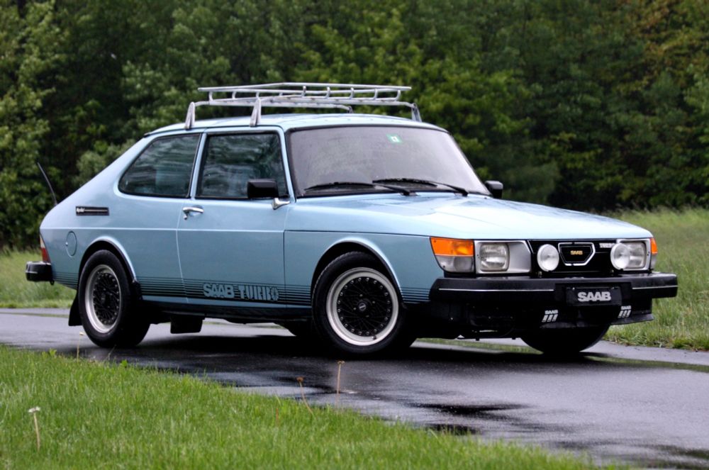 1980 saab 900 turbo in blue 