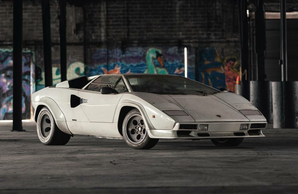 white Lamborghini countach  